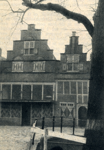 350650 Gezicht op de voorgevels van de huizen Havik 35 en 33 (De Doelen) te Amersfoort.